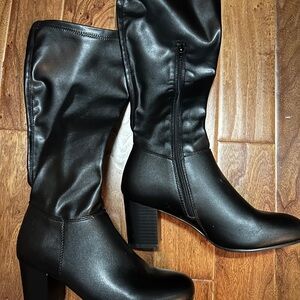 Sleek Black Heeled Boots for Women